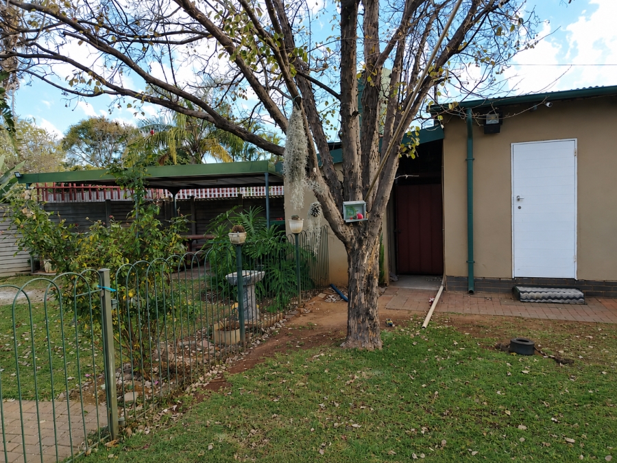 4 Bedroom Property for Sale in Oos Einde North West